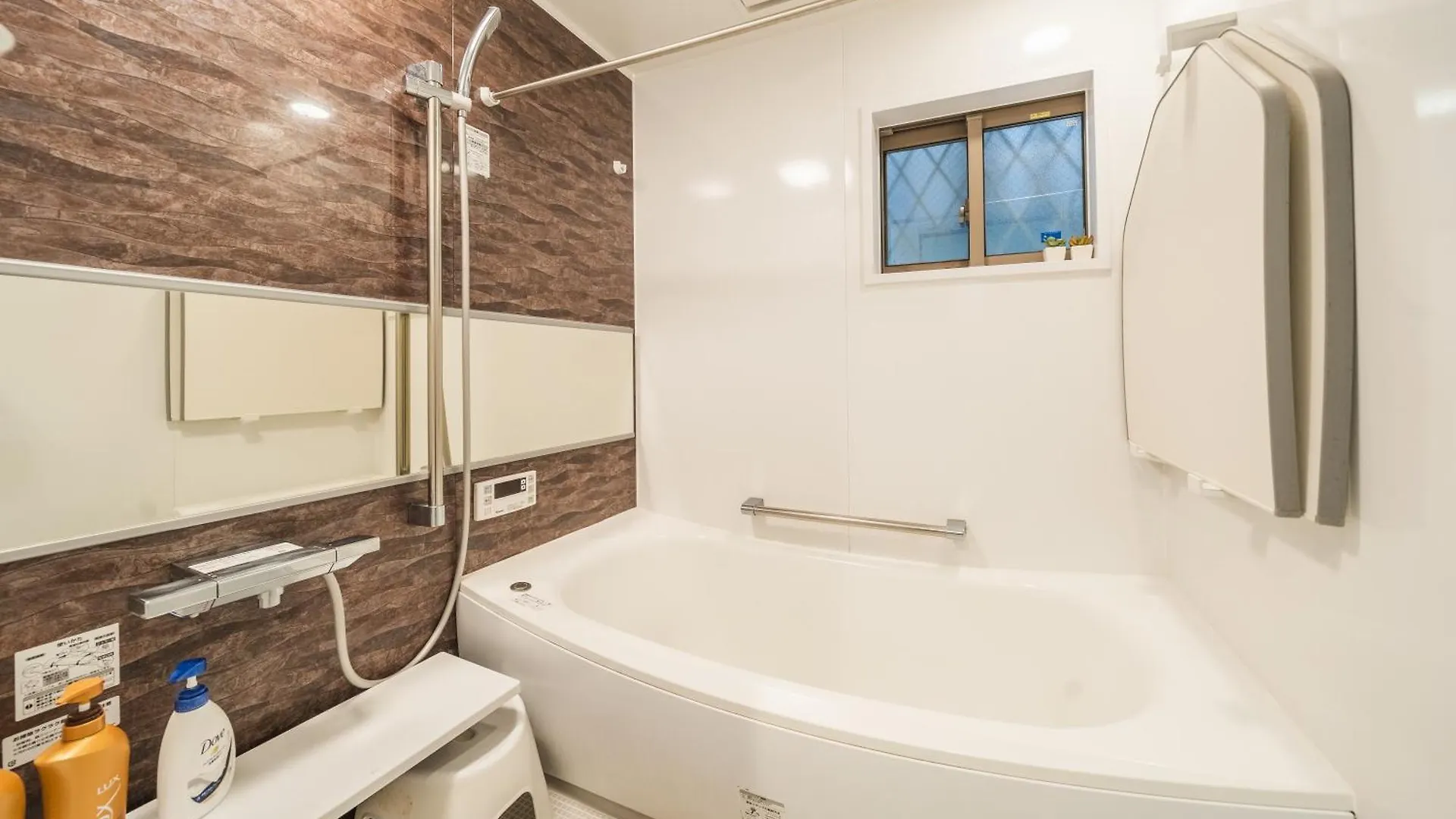 Apartment Qiqi House Tokyo: Spacious New Home for 8 with Easy Airport & Disney Access Japan