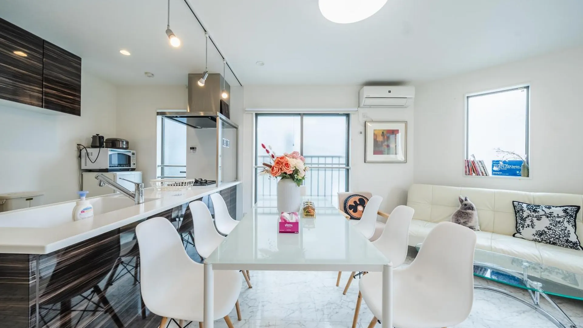 Qiqi House Tokyo: Spacious New Home for 8 with Easy Airport & Disney Access Tokyo