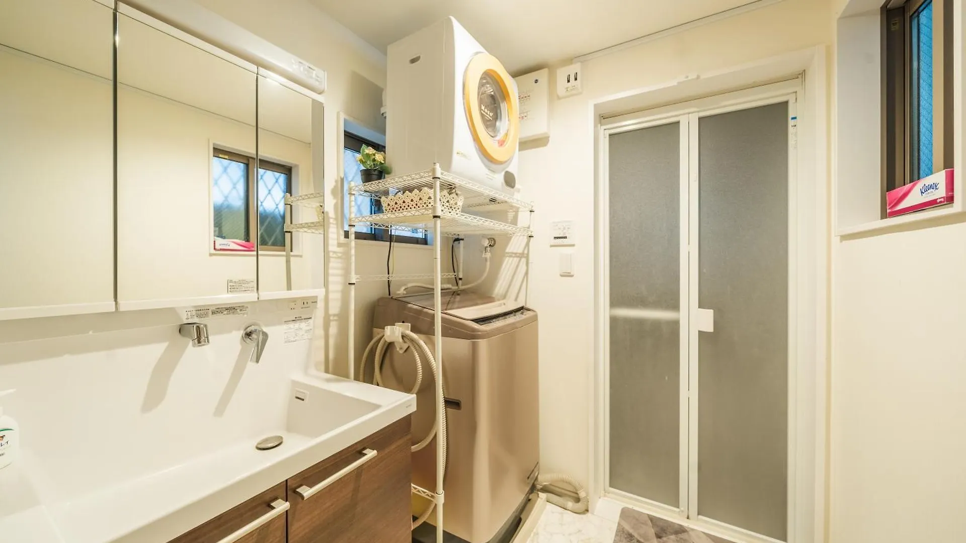 Qiqi House Tokyo: Spacious New Home for 8 with Easy Airport & Disney Access Apartment